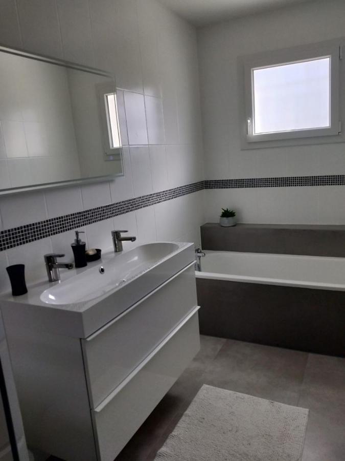 Maison Familiale Avec Jardin De 1500M2 Saint-Genes-de-Fronsac Екстер'єр фото