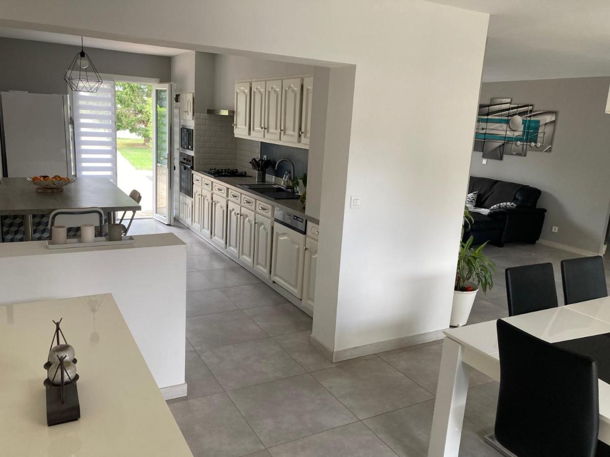 Maison Familiale Avec Jardin De 1500M2 Saint-Genes-de-Fronsac Екстер'єр фото